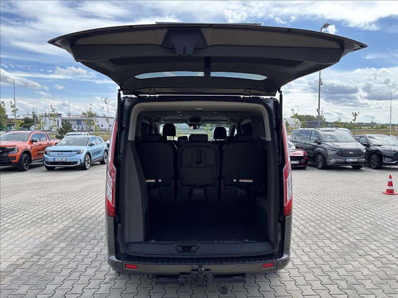 Ford Tourneo Custom 2,0 EcoBlue Titanium X 136kW - fotka 10 z 45
