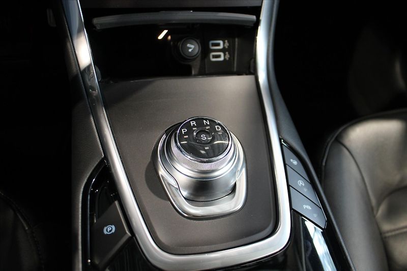 Ford Galaxy EcoBlue Automatik Titanium ACC - fotka 18 z 23