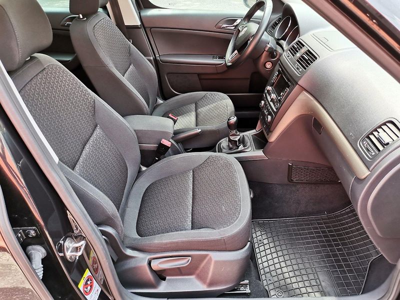 Škoda Yeti (2014) 2.0TDi 81kw Elegance XEN NAVI - fotka 14 z 31