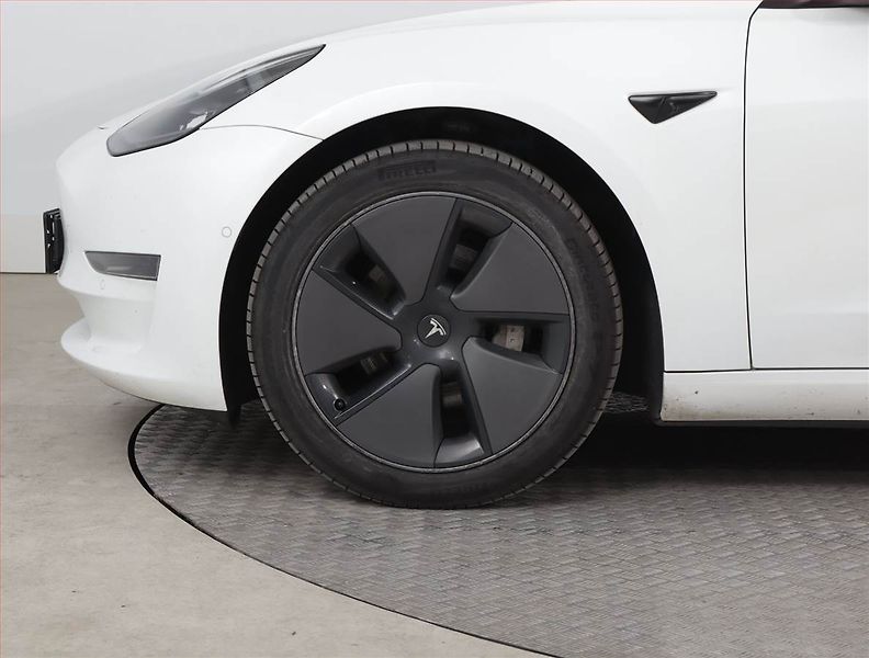 Tesla Model 3 (2022) Long Range 4WD 79kWh, SoH 91% - fotka 15 z 23