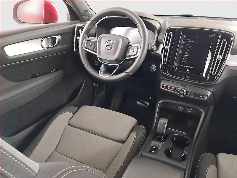 Volvo XC40 (2023) T2 - fotka 7 z 21