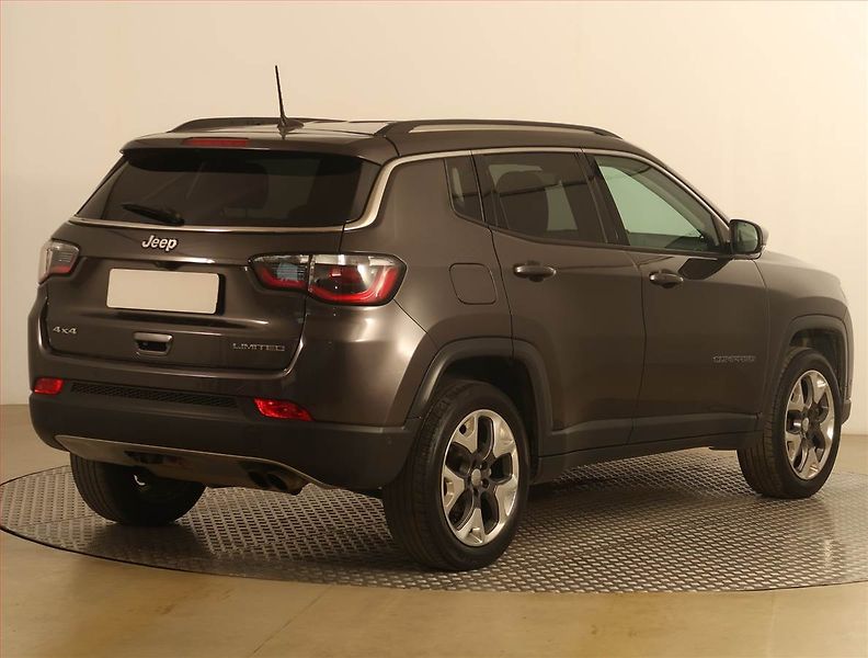 Jeep Compass (2019) 1.4 MultiAir, 4X4, Automat - fotka 5 z 21