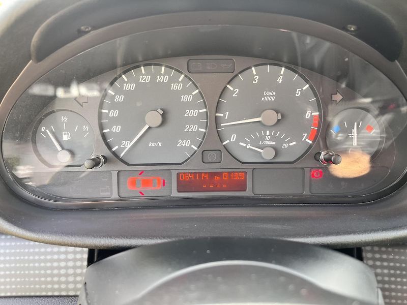 BMW Řada 3 2.0 105KW,64TKM!1MAJITEL,2xALU - fotka 34 z 50
