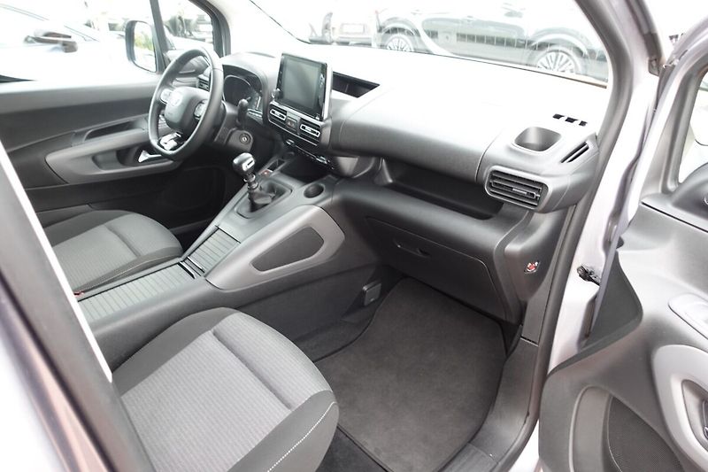 Toyota ProAce City 1.5 D4-D 130 - 6 MT Family L1 - fotka 12 z 31