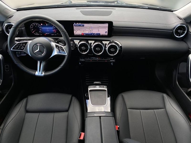 Mercedes-Benz CLA (2025) 200 - fotka 12 z 25