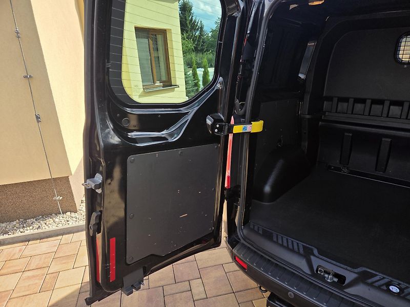 Ford Transit Custom 2.2 TDCi 114kW  5míst  - fotka 28 z 54