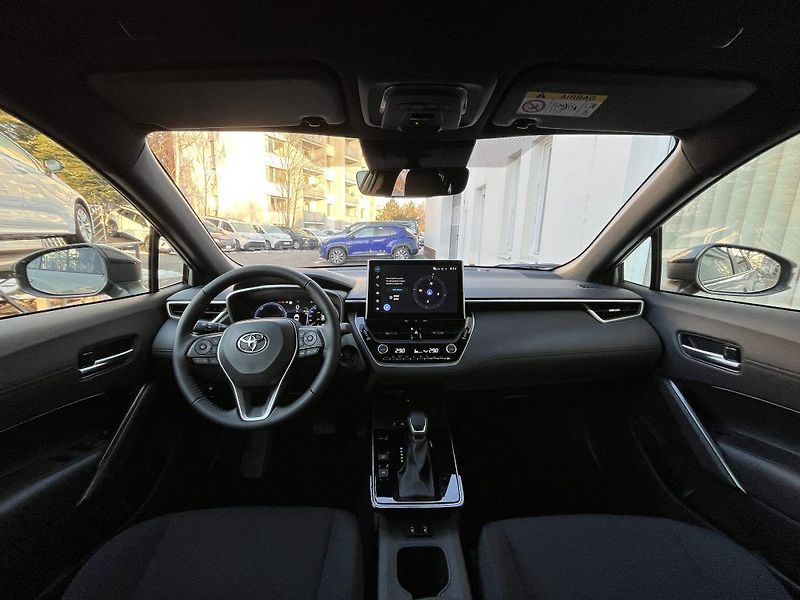 Toyota Corolla Cross 1.8L HEV Style - fotka 27 z 28