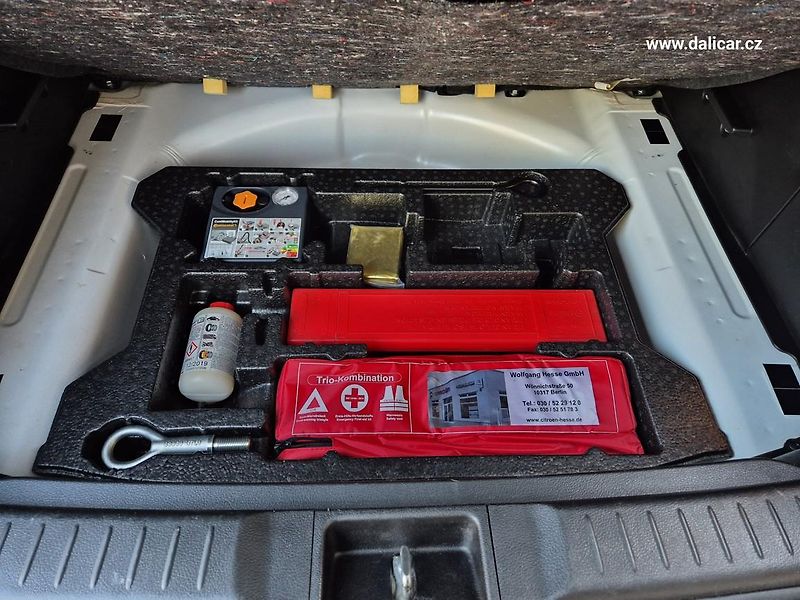 Suzuki Vitara (2016) 1.6VVT 88KW Automat COMFORT - fotka 21 z 52