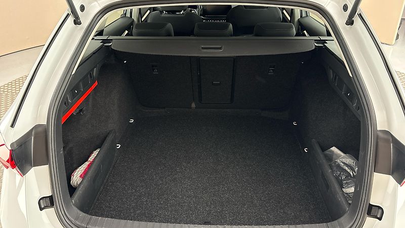 Škoda Octavia 2.0 TDI Style Combi - fotka 17 z 28
