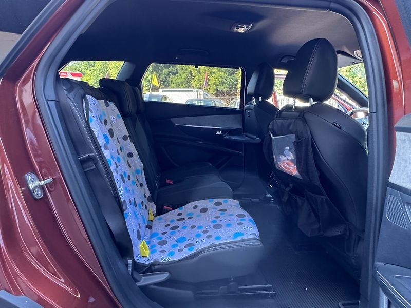 Peugeot 5008 (2023) 1.5 HDi GT EAT8 - fotka 13 z 44
