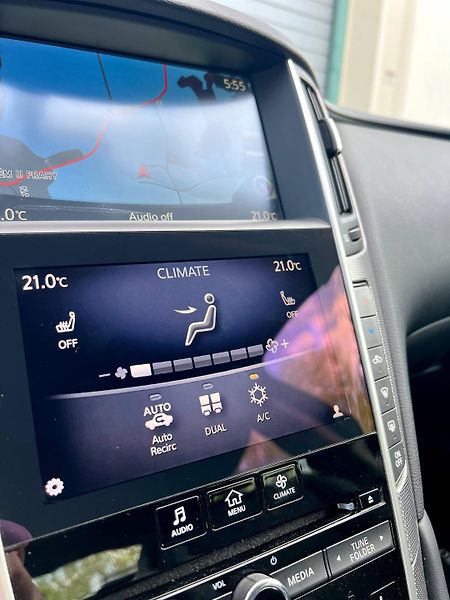 Infiniti Q50 (2014) REPREZENTATIVNÍ SEDAN TOP VÝBA - fotka 26 z 29