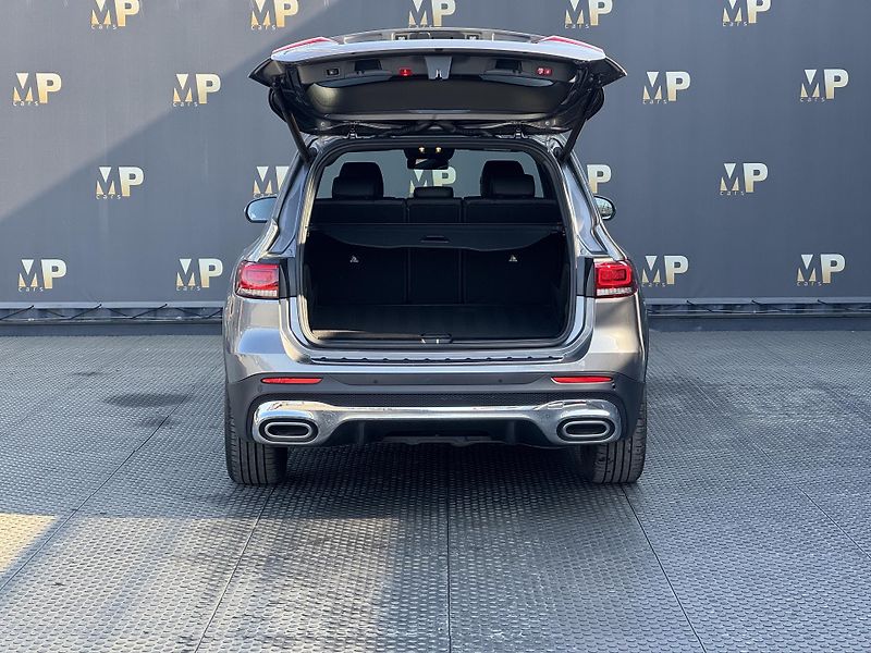Mercedes-Benz GLB (2019) 200d 4Matic, AMG Line Head-up  - fotka 9 z 51