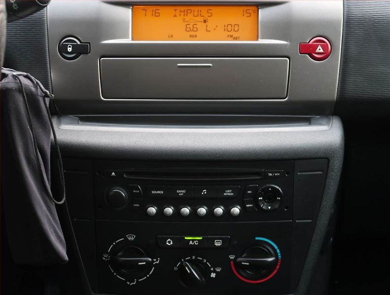 Citroën C4 (2010) 1.4 16V, po STK, za super cenu - fotka 12 z 17