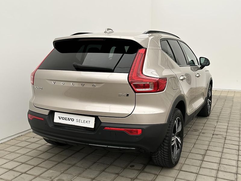 Volvo XC40 2.0 B4 4x4 PLUS - fotka 6 z 30