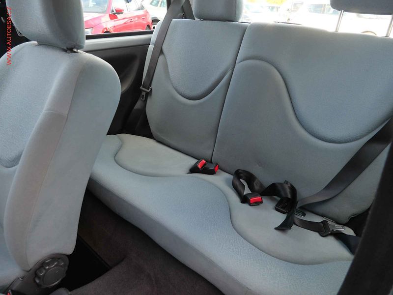 Nissan Micra (2002) 1.0 i, Klima - fotka 10 z 11