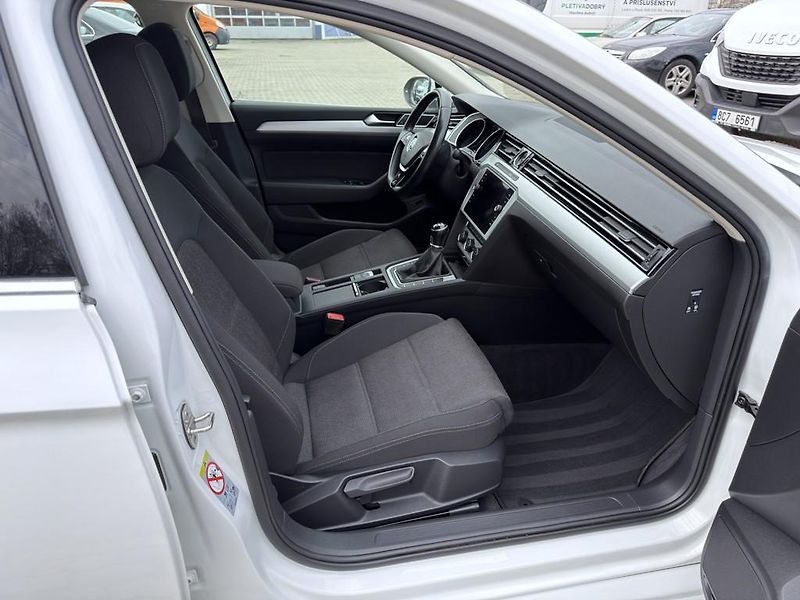 Volkswagen Passat 2.0 TDI 110 kW 4x4 navigace - fotka 11 z 24