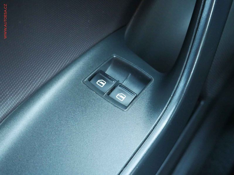 Seat Ibiza (2012) 1.4i, ČR, AC, STK8/28 - fotka 11 z 16