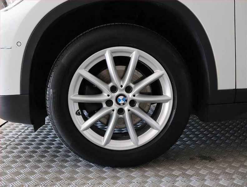BMW X1 (2018) sDrive18i, Automat, Navi - fotka 15 z 21