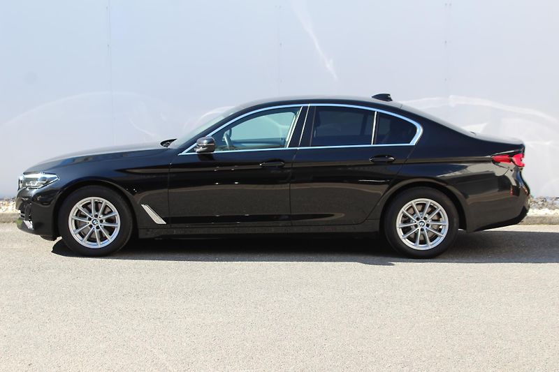 BMW Řada 5 520d - fotka 9 z 25