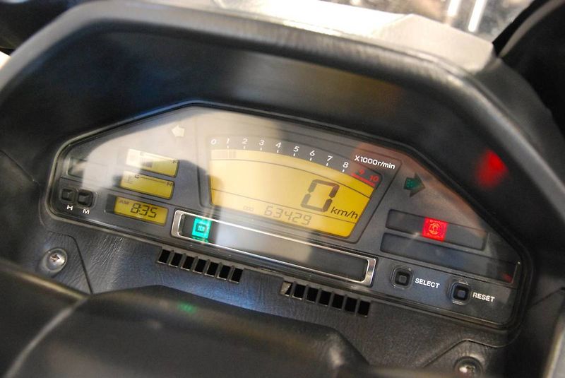 Suzuki Burgman 650 Executive (2007) - fotka 11 z 21