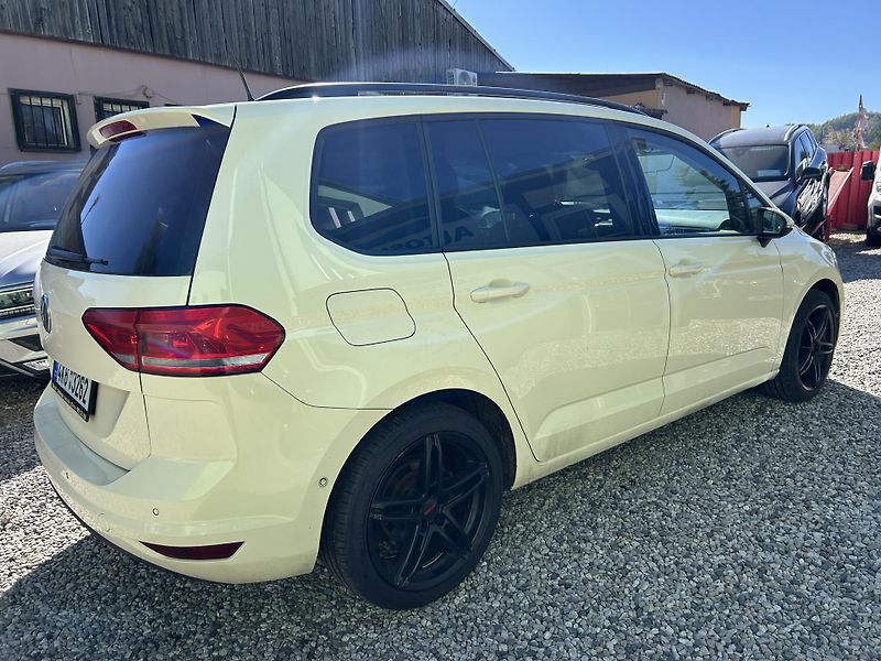 Volkswagen Touran (2016) 2.0 TDi 110 kw - fotka 6 z 20