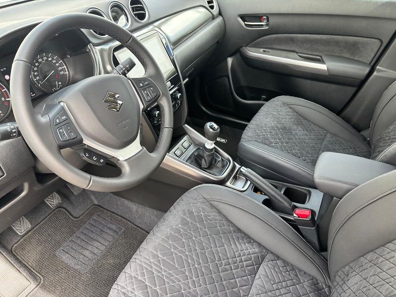 Suzuki Vitara 1,4 BoosterJet Elegance - fotka 11 z 26