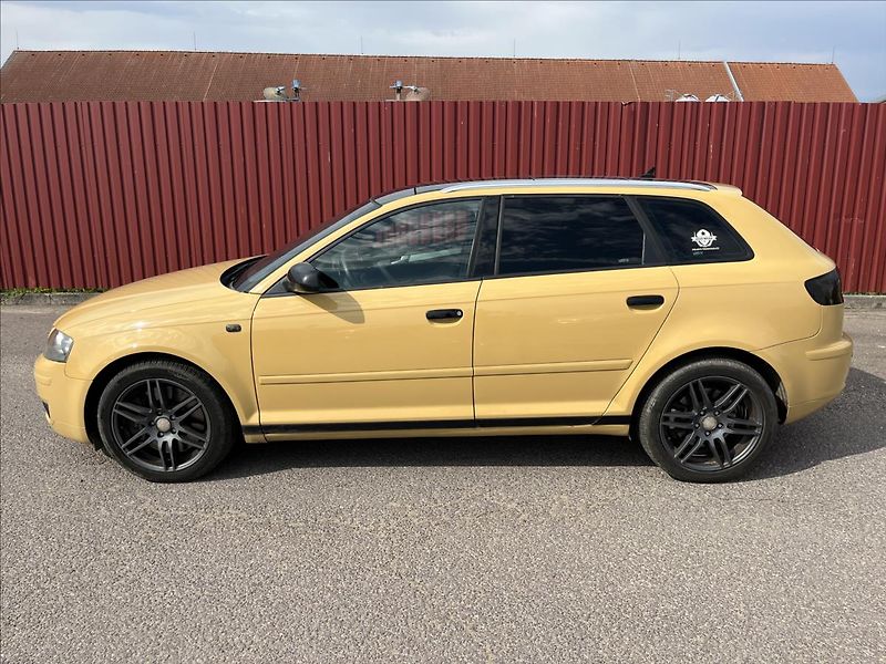 Audi A3 3,2 i V6 184KW 4x4  Sportback - fotka 4 z 45