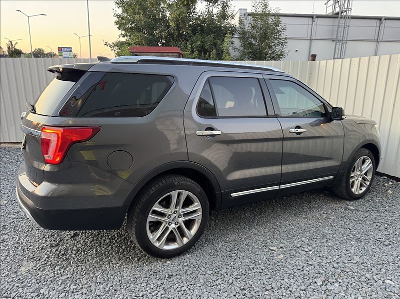 Ford Explorer 3,5 V6 268kW 4X4 PLATINUM - fotka 13 z 50