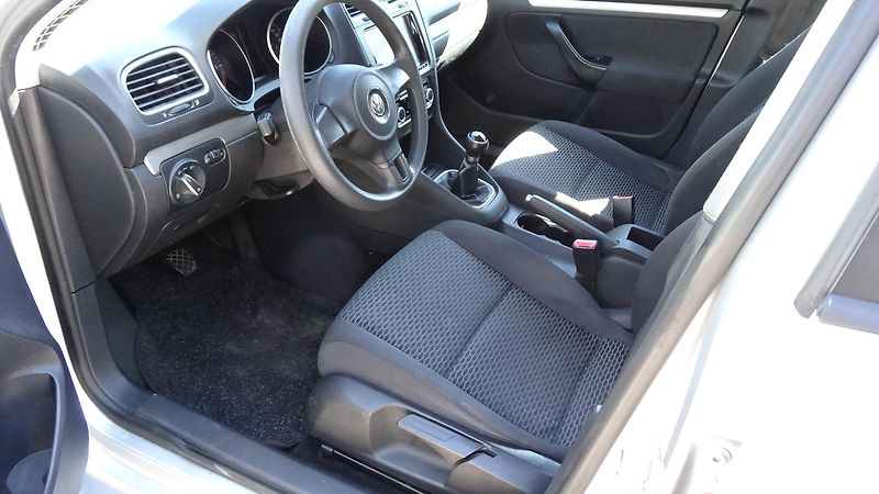 Volkswagen Golf Kombi 1.6TDi Klima, Navi - fotka 2 z 10