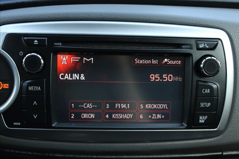 Toyota Yaris 1,3 VVT-i  NOVÉ V ČR,TAŽNÉ - fotka 11 z 25