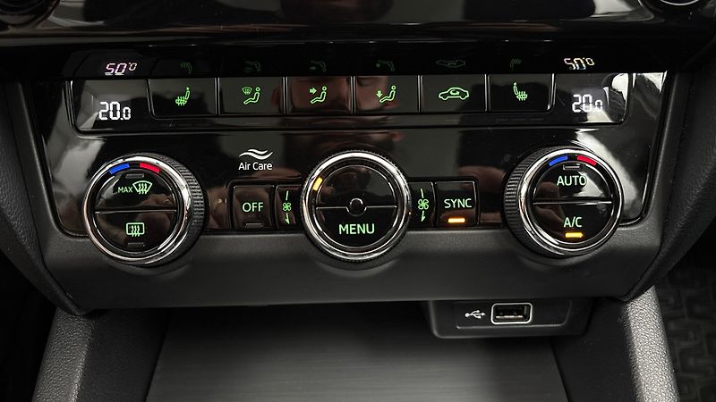 Škoda Octavia 1.6 TDI Ambition Combi - fotka 13 z 24