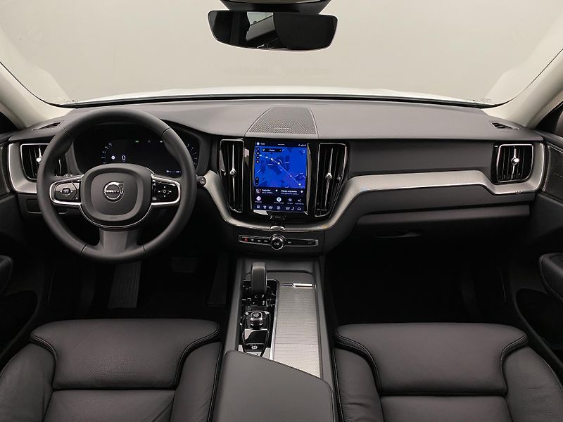 Volvo XC60 B5 AWD DARK PLUS AUT CZ - fotka 2 z 60