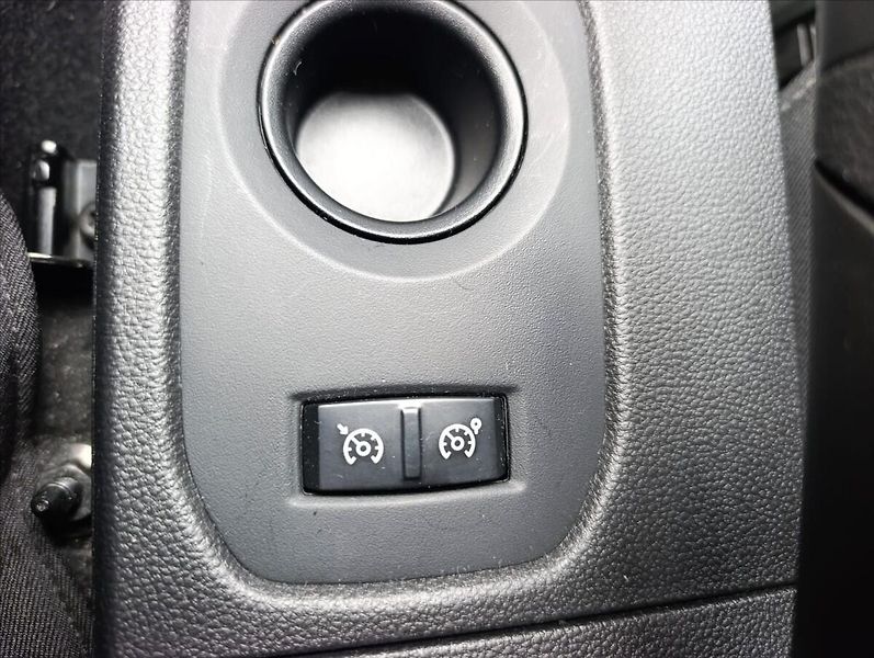 Dacia Duster 1,6 SCe Aut.klima, Kamera,Navi - fotka 33 z 36