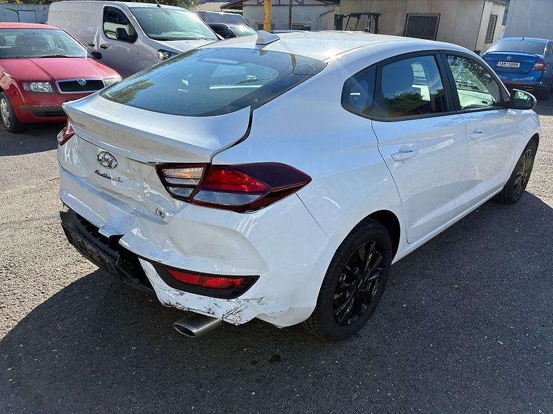 Hyundai i30 1.0 T-GDi 88 kW Fastback ČR - fotka 6 z 22