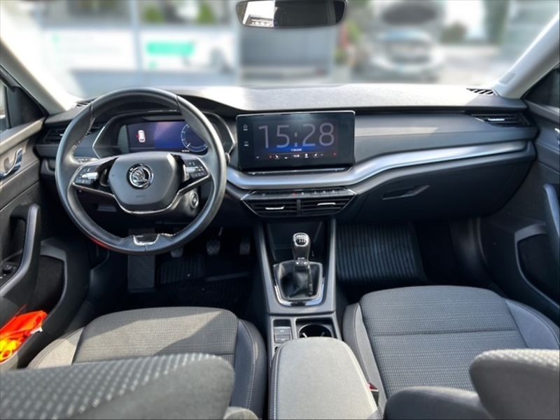 Škoda Octavia 1,5 TSI 110 Ambition - fotka 9 z 11