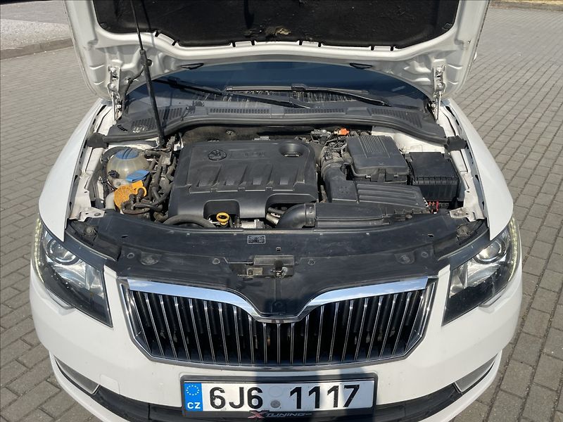 Škoda Superb 2,0 TDi 103kw Elegance Facelif - fotka 21 z 30
