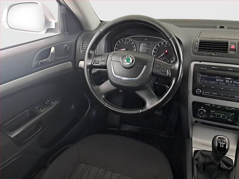 Škoda Octavia (2012) Elegance 1.6 TDI, po STK - fotka 7 z 17