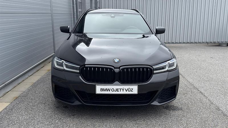 BMW Řada 5 530e xDrive Mpaket - fotka 7 z 14