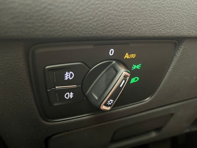 Volkswagen Passat 2.0 TDi LED SVĚTLA, rezervace - fotka 25 z 96