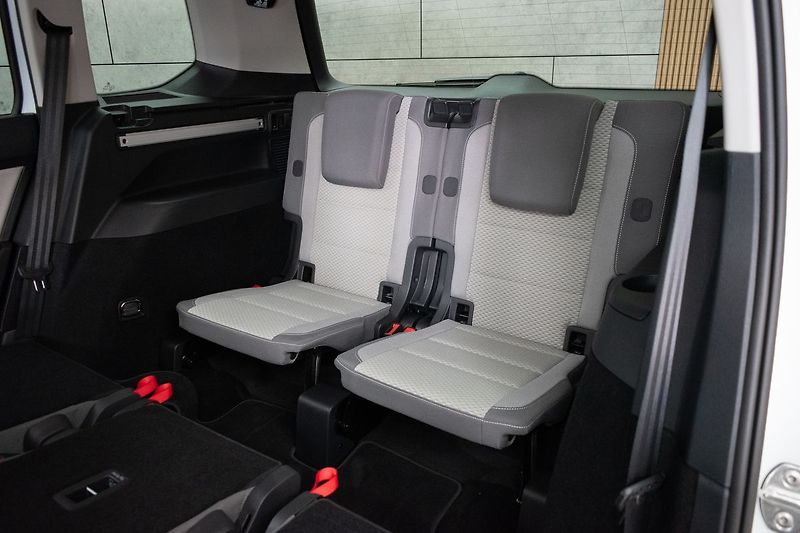 Volkswagen Touran 1.5 TSI TAŽNÉ*7.MÍST*DPH*ČR 1M - fotka 13 z 46
