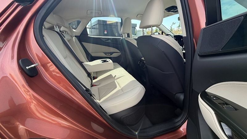 Lexus NX 350h 350H 2,5 HEV PRESTIGE - fotka 15 z 26