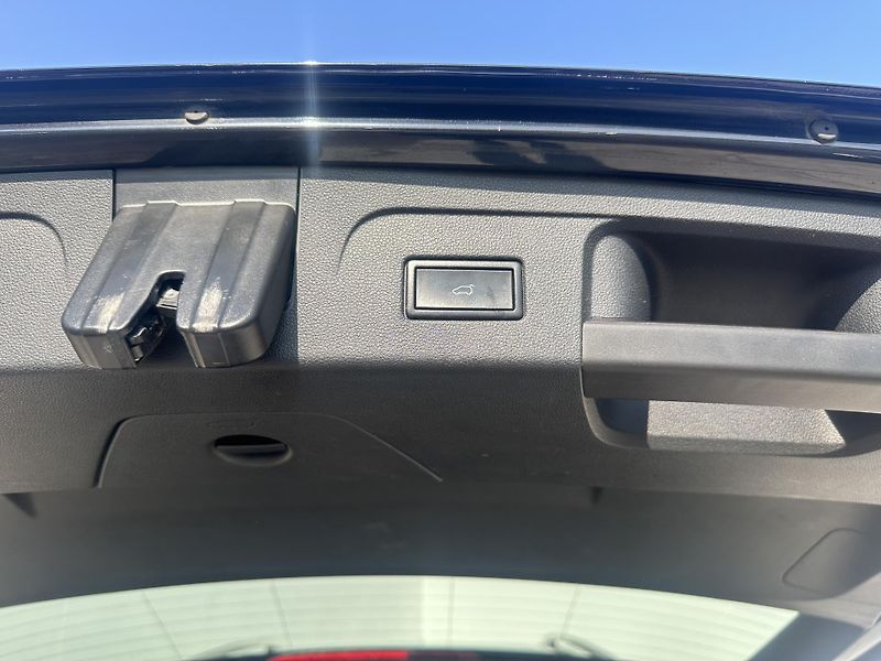 Volkswagen Touran (2015) 2.0 TDI se. knížka 7 míst - fotka 15 z 43