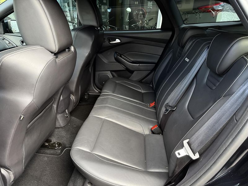 Ford Focus 2,0i 184kW EcoB SCTI ST - fotka 24 z 45