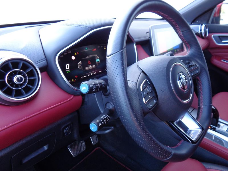 MG EHS 1,5 PHEV 10 AT, Exclusive - fotka 12 z 41