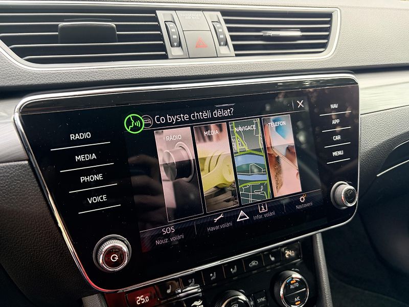 Škoda Superb 2.0TDI 147KW DSG MATRIX 4x4 - fotka 29 z 44