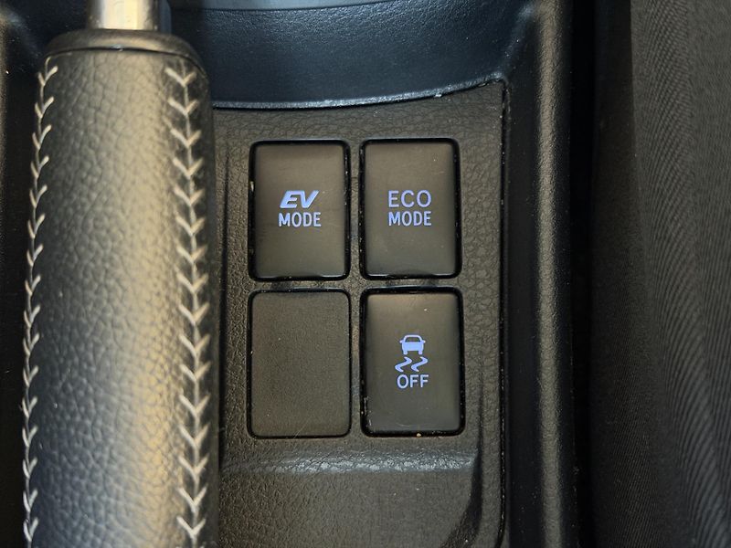 Toyota Yaris  1.5 Hybrid e-CVT Selection Sm - fotka 15 z 24