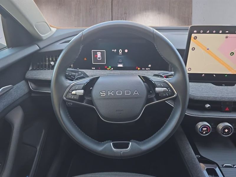 Škoda Superb TDI DCC Kamera ACC - fotka 13 z 21