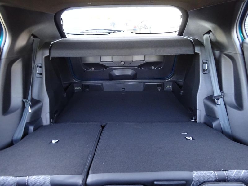 Peugeot 2008 (2026) ALLURE Turbo 100k MAN6 - fotka 14 z 43