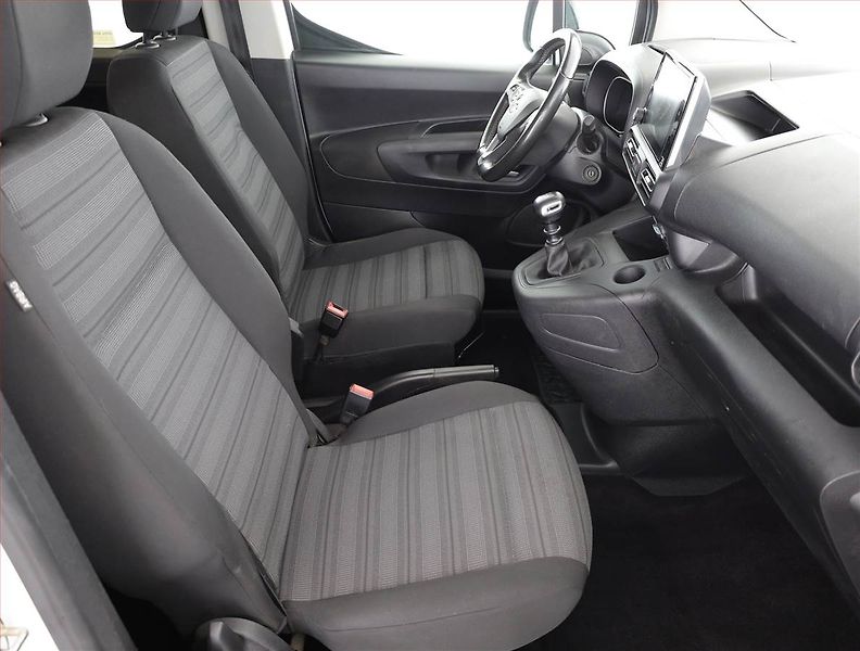 Opel Combo (2022) Elegance 1.5 CDTI, 5Míst, ČR - fotka 7 z 15
