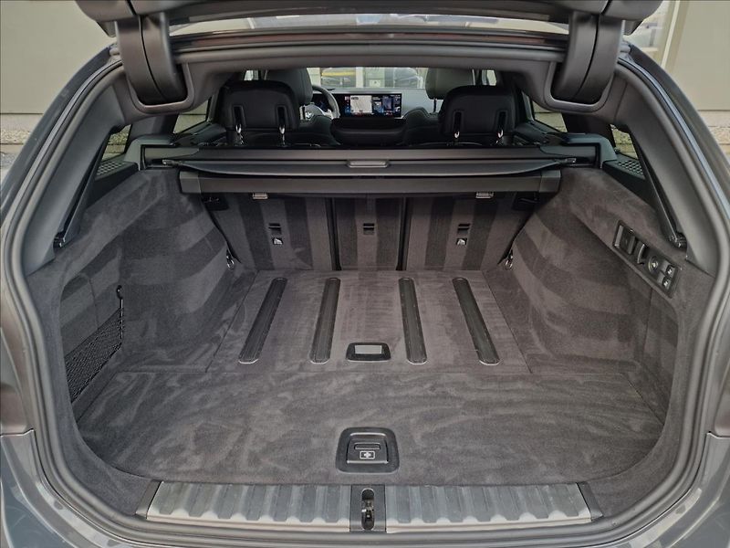 BMW Řada 3 330d Xdrive M-Sport ČR,1.Maj. - fotka 16 z 50